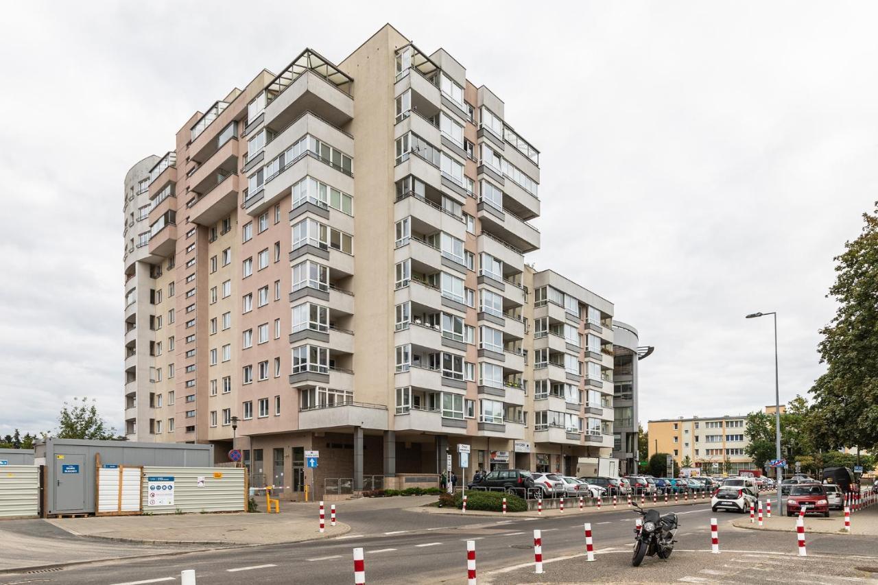 Апартаменты Superapart Konstancinska 2 Варшава Экстерьер фото